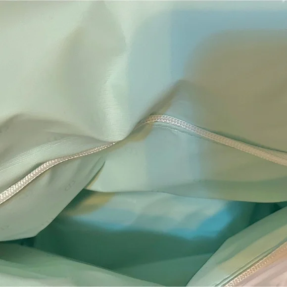 New Dior Pouch & Beauty Bundle With Dior Hydra Life Micellar Cleanser (10 Items) - Picture 15 of 16